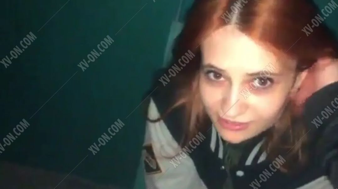 Парень дал малолетней подруге в рот в подьезде 🔞 чуть не спалили соседи